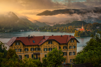 Sunrise in Bled & Hotel Triglav_1